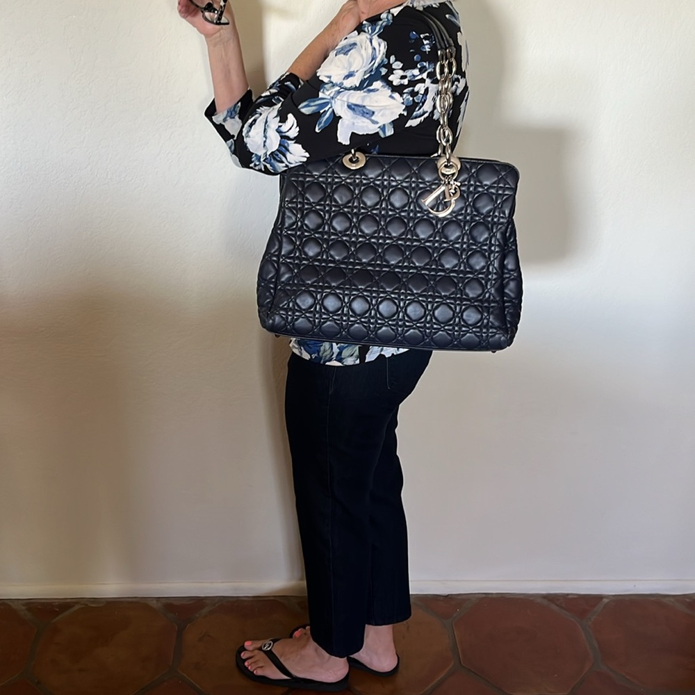 DIOR PURSE  LIKE NEW CONDITION - Picture 14 of 16